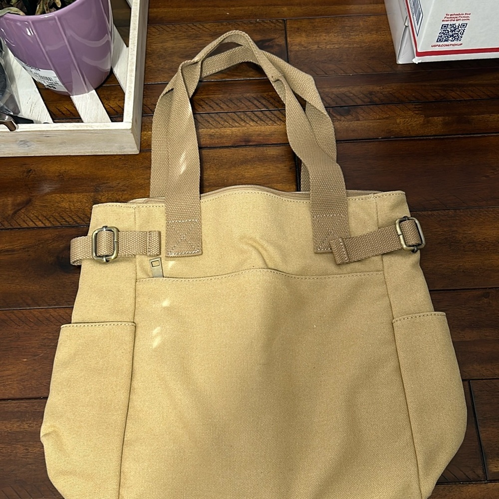 Purse médium color beige new w/o tag